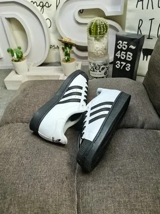 Adidas Superstar sneakers lifestyle blancs et noirs 6