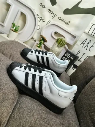 Adidas Superstar sneakers lifestyle blancs et noirs 7