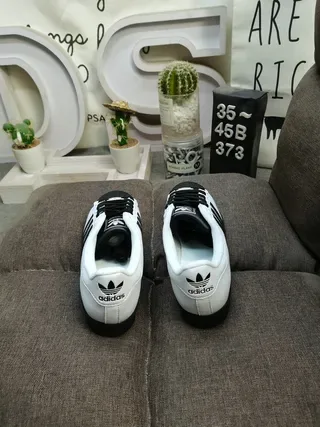 Adidas Superstar sneakers lifestyle blancs et noirs 8