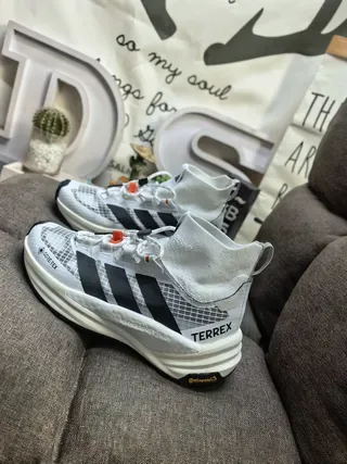 Adidas Terrex Agravic Flow GORE-TEX White Black Running Shoes 7