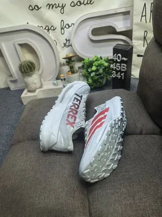Adidas TERREX Gray Red Mesh Upper Three Stripes Running Shoes 6