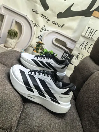 Adidas White Black Lightweight Mesh Upper Lifestyle Sneakers 7