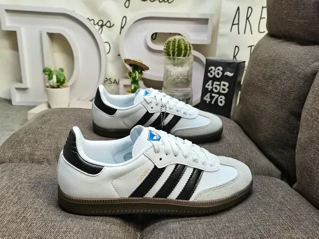 Adidas White Black Low-Top Leather Upper Lifestyle Sneakers 21