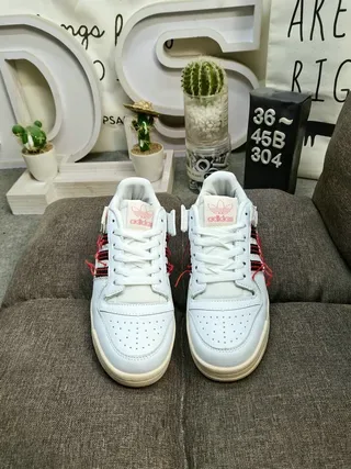 Adidas White Black Low-Top Perforated Toe Lifestyle Sneakers 10