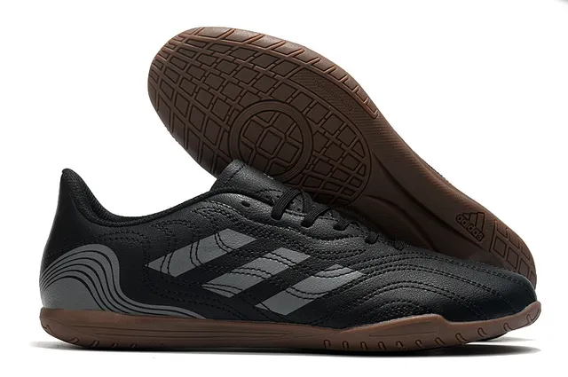 Adidas Tênis de futebol indoor branco e preto sintético acolchoado superior três listras 2