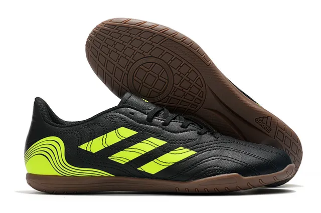 Adidas Tênis de futebol indoor branco e preto sintético acolchoado superior três listras 3