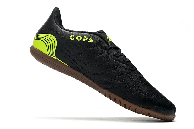 Adidas Tênis de futebol indoor branco e preto sintético acolchoado superior três listras 5