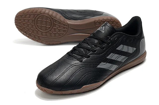 Adidas Tênis de futebol indoor branco e preto sintético acolchoado superior três listras 14