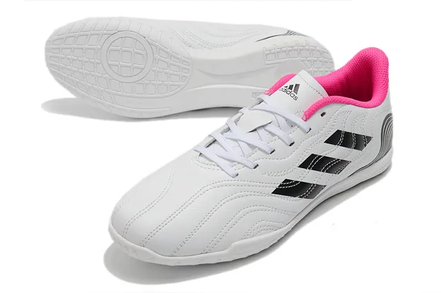 Adidas Tênis de futebol indoor branco e preto sintético acolchoado superior três listras 20