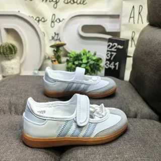 Adidas सफेद नीला लेसहीन वेल्क्रो स्ट्रैप तीन स्ट्राइप साइड पैनल लाइफस्टाइल स्नीकर