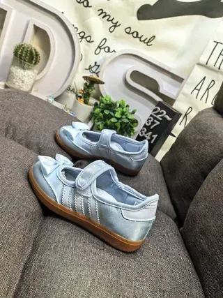 Adidas White Blue Laceless Velcro Strap Three-Stripe Side Panel Lifestyle Sneakers 7