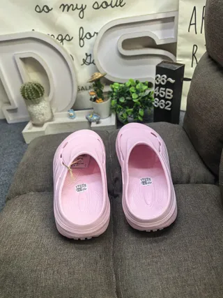 Adidas sapato de madeira branco moldado monocromático três listras detalhe lateral 7