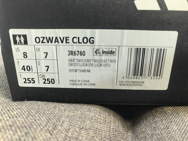 Adidas sapato de madeira branco moldado monocromático três listras detalhe lateral 11