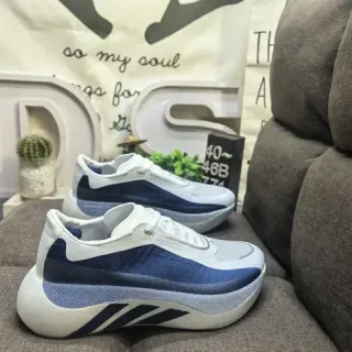 Adidas सफेद नेवी निट अपर स्कल्प्टेड मिडसोल लाइफस्टाइल स्नीकर