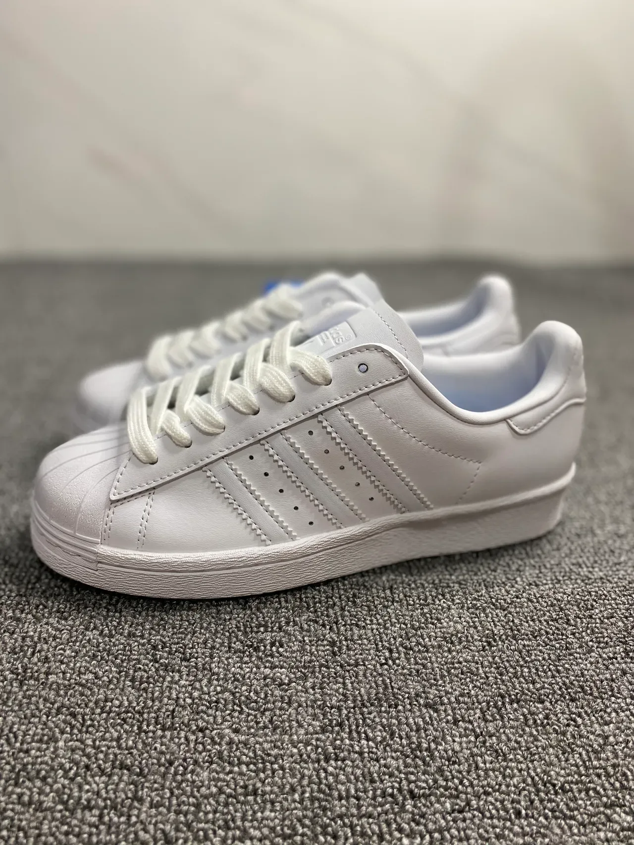 Adidas White Red Shell-Toe Three-Stripe Panel Lifestyle Sneakers 5