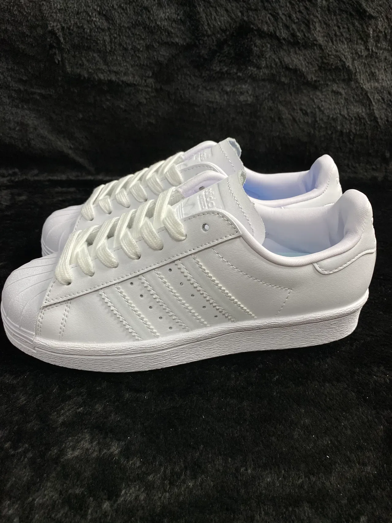 Adidas White Red Shell-Toe Three-Stripe Panel Lifestyle Sneakers 11