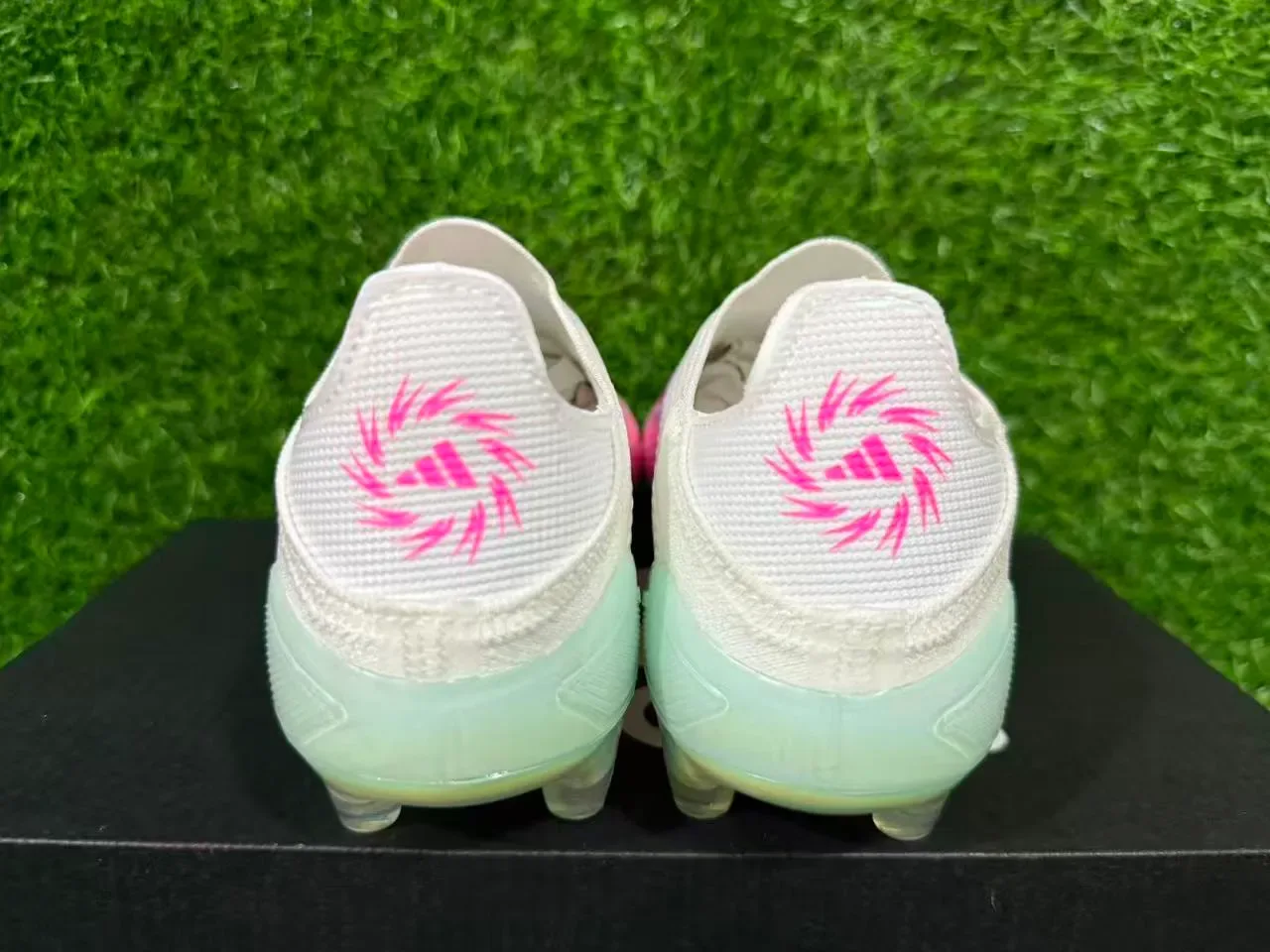 Adidas X Speedportal F50 সাদা গোলাপি নীল হলোগ্রাফিক ফার্ম গ্রাউন্ড ফুটবল জুতো 9