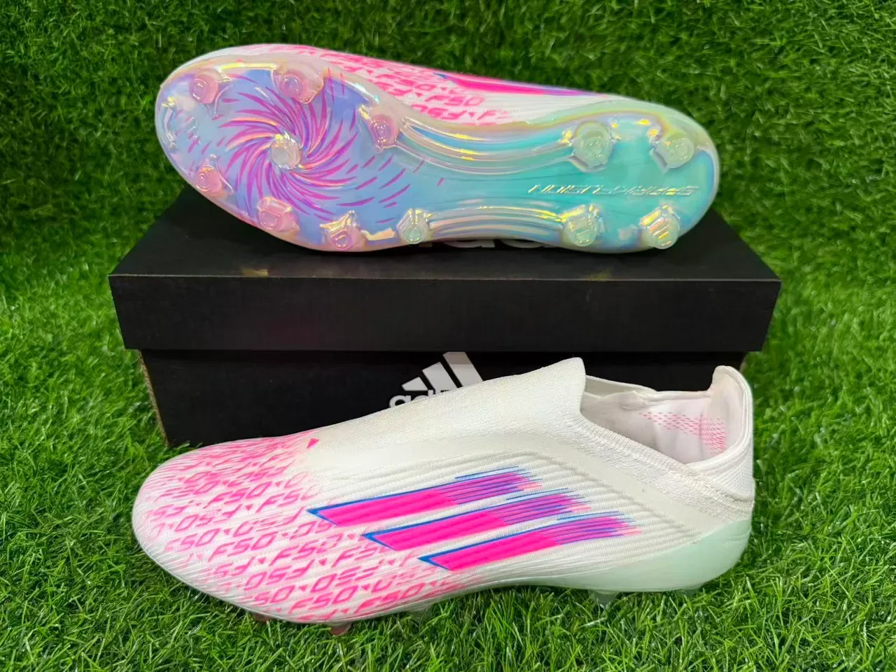 Adidas X Speedportal F50 সাদা গোলাপি নীল হলোগ্রাফিক ফার্ম গ্রাউন্ড ফুটবল জুতো 10