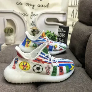 Adidas Yeezy Boost 350 V2 बहुरंगीन पैचवर्क लाइफस्टाइल स्नीकर