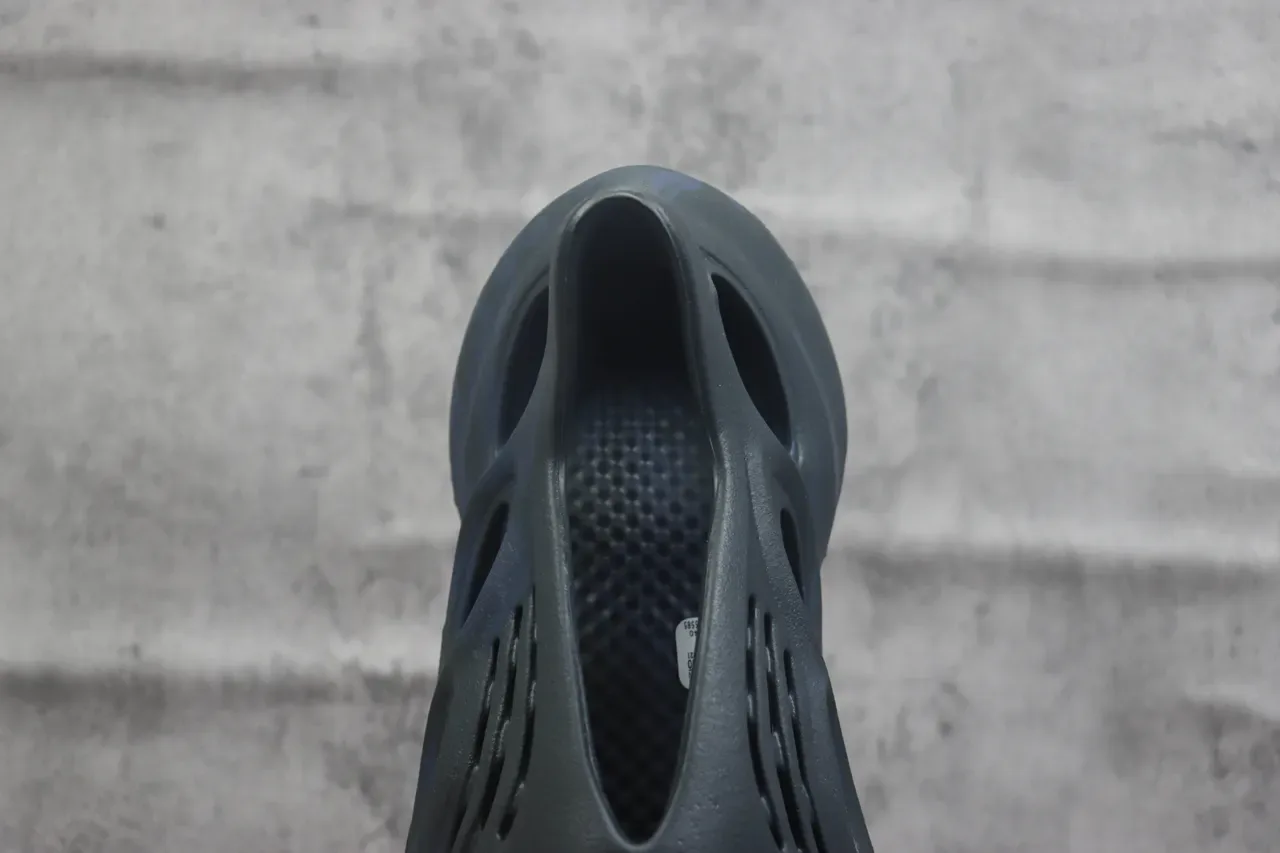 एडिडास Yeezy Foam Runner धूसर ग्रे लाइफस्टाइल स्नीकर 4