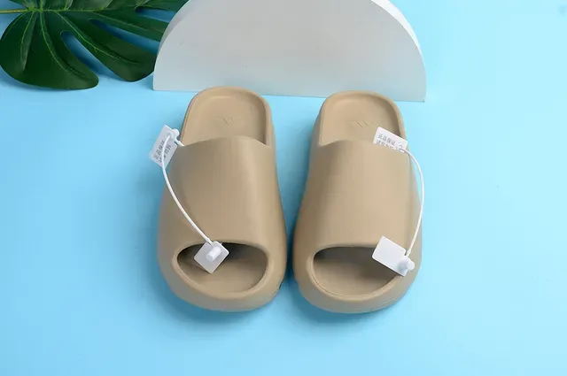 Adidas Yeezy Slide Beige Molded EVA Slippers 3