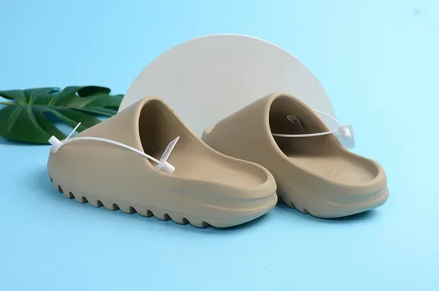 Adidas Yeezy Slide Beige Molded EVA Slippers 4