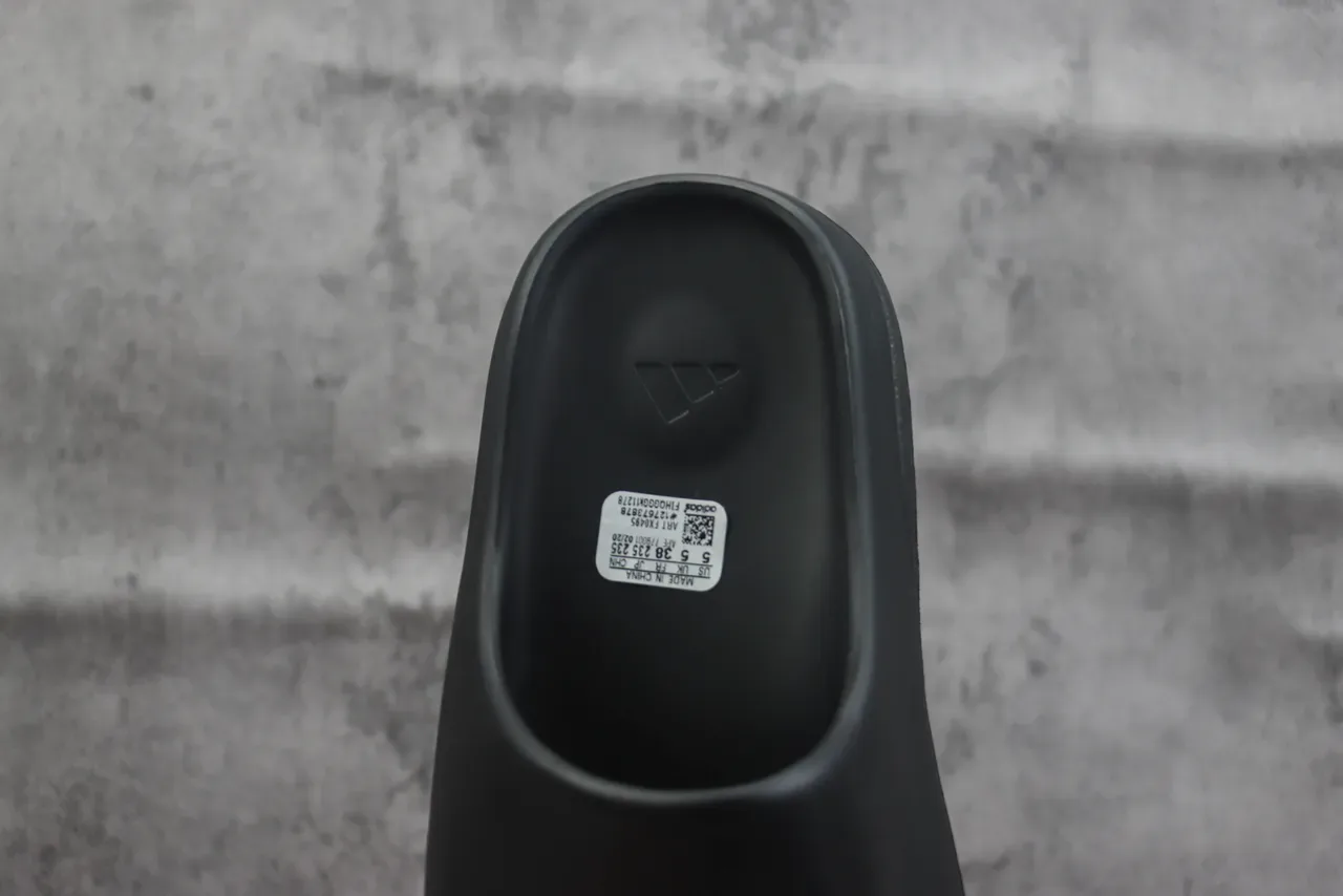 Adidas Yeezy Slide Black Molded Slipper 3