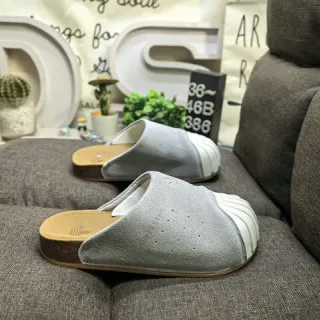 Adidas Yeezy Slide ग्रे और सफेद चप्पल