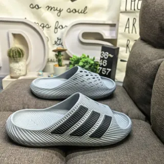 Adidas Yeezy Slide हल्का भूरा काला स्लिपर्स
