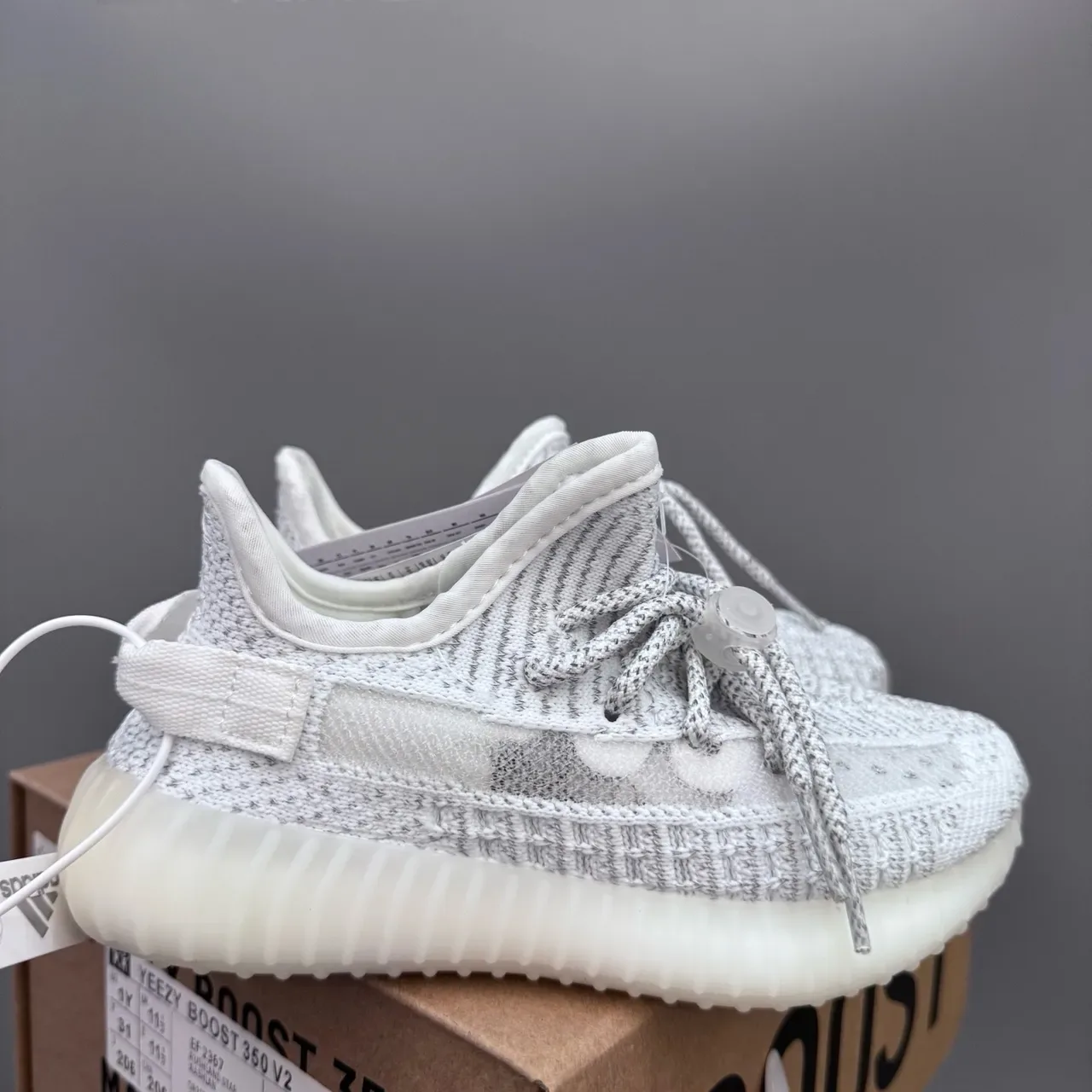 Adidas Yeezy Boost 350 V2 Gris Clair sneakers lifestyle 14