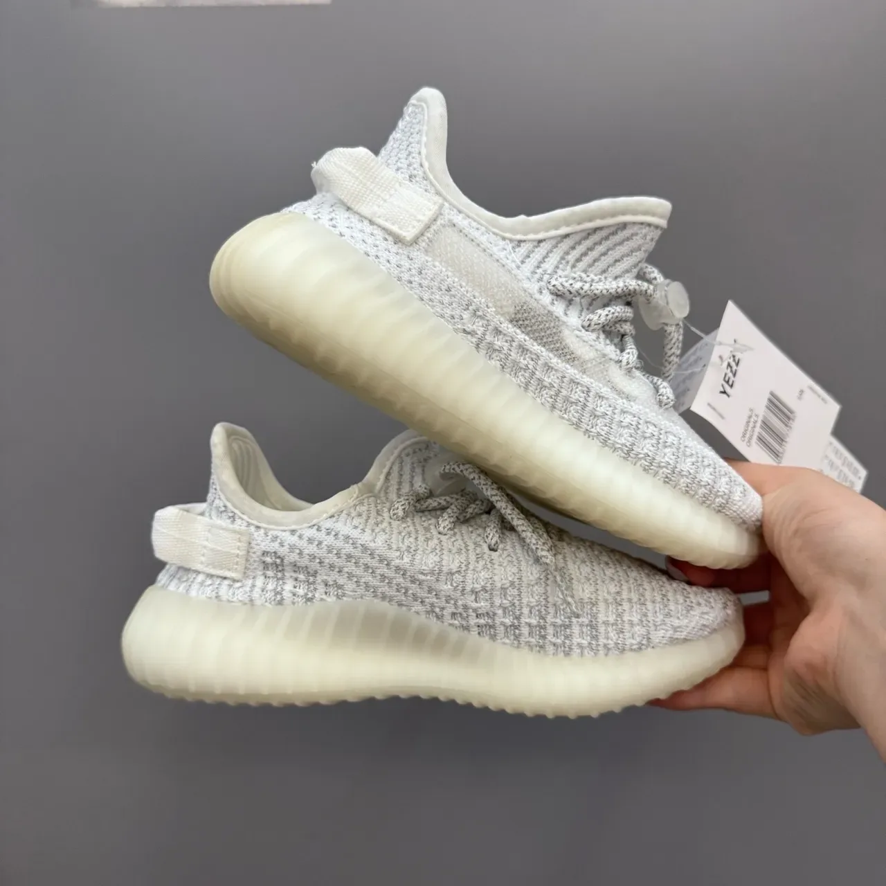 Adidas Yeezy Boost 350 V2 Gris Clair sneakers lifestyle 15