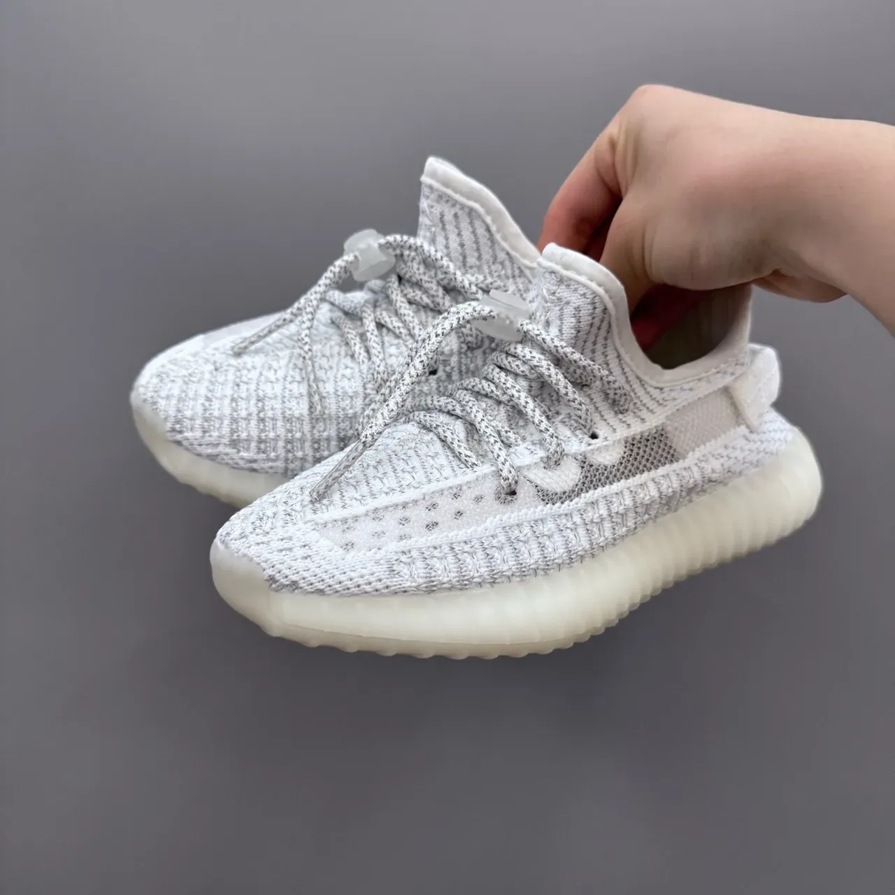 Adidas Yeezy Boost 350 V2 Gris Clair sneakers lifestyle 16