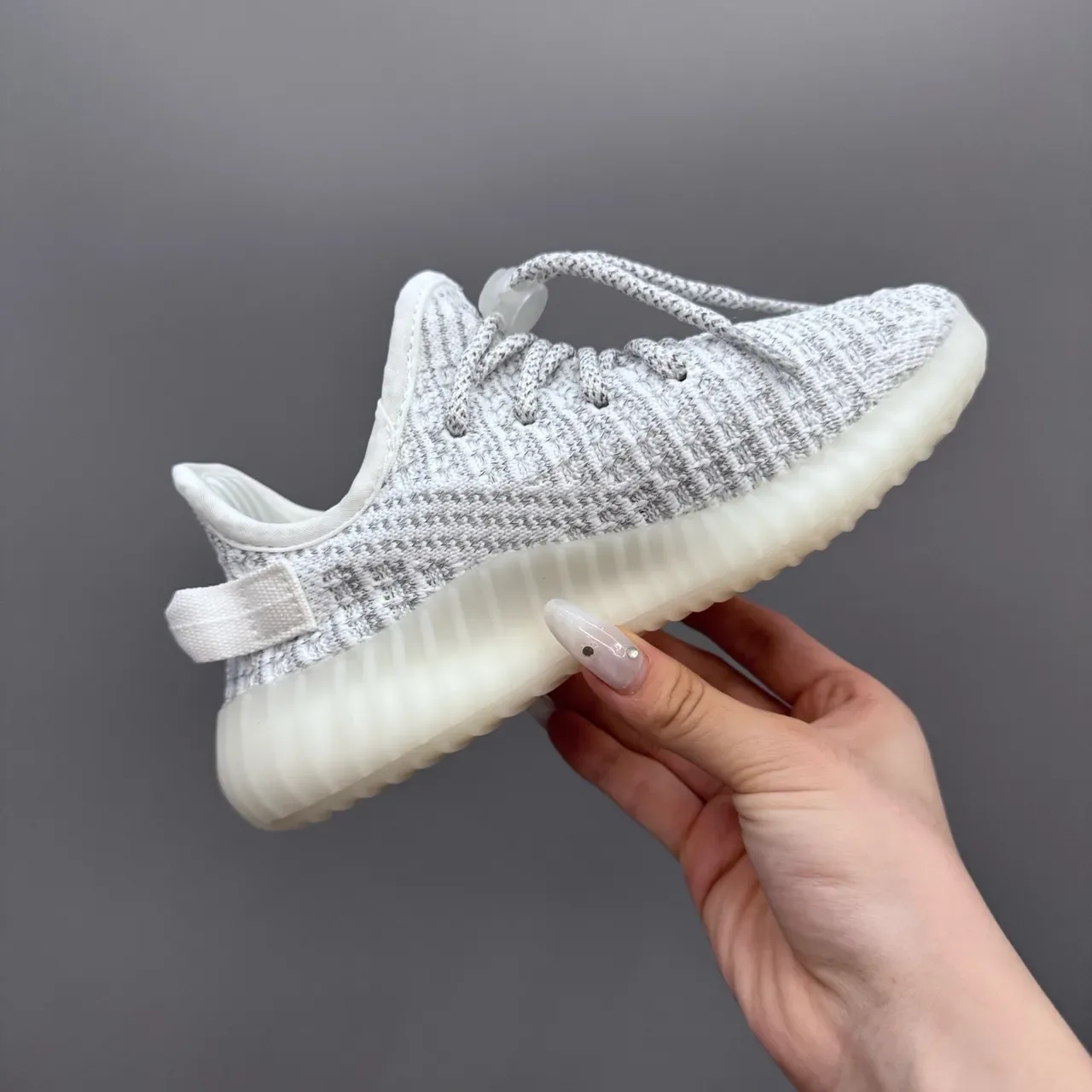 Adidas Yeezy Boost 350 V2 Gris Clair sneakers lifestyle 18