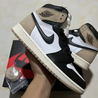 Air Jordan 1 高帮 黑米色 皮革-麂皮拼接篮球鞋