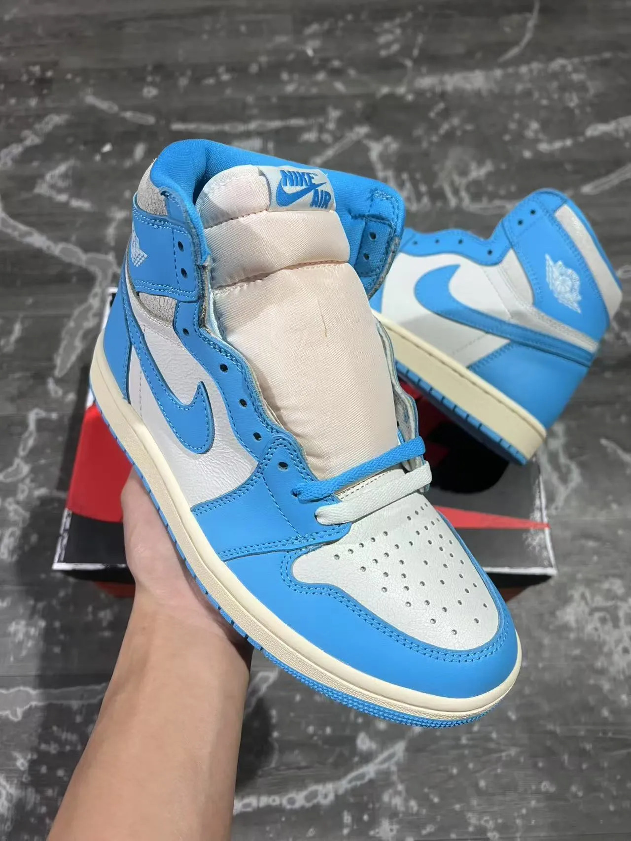 Air Jordan 1 Blue and White High-Top Basketball Shoes 2