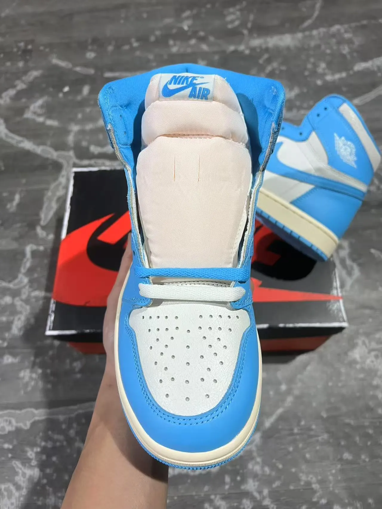 Air Jordan 1 Blue and White High-Top Basketball Shoes 3