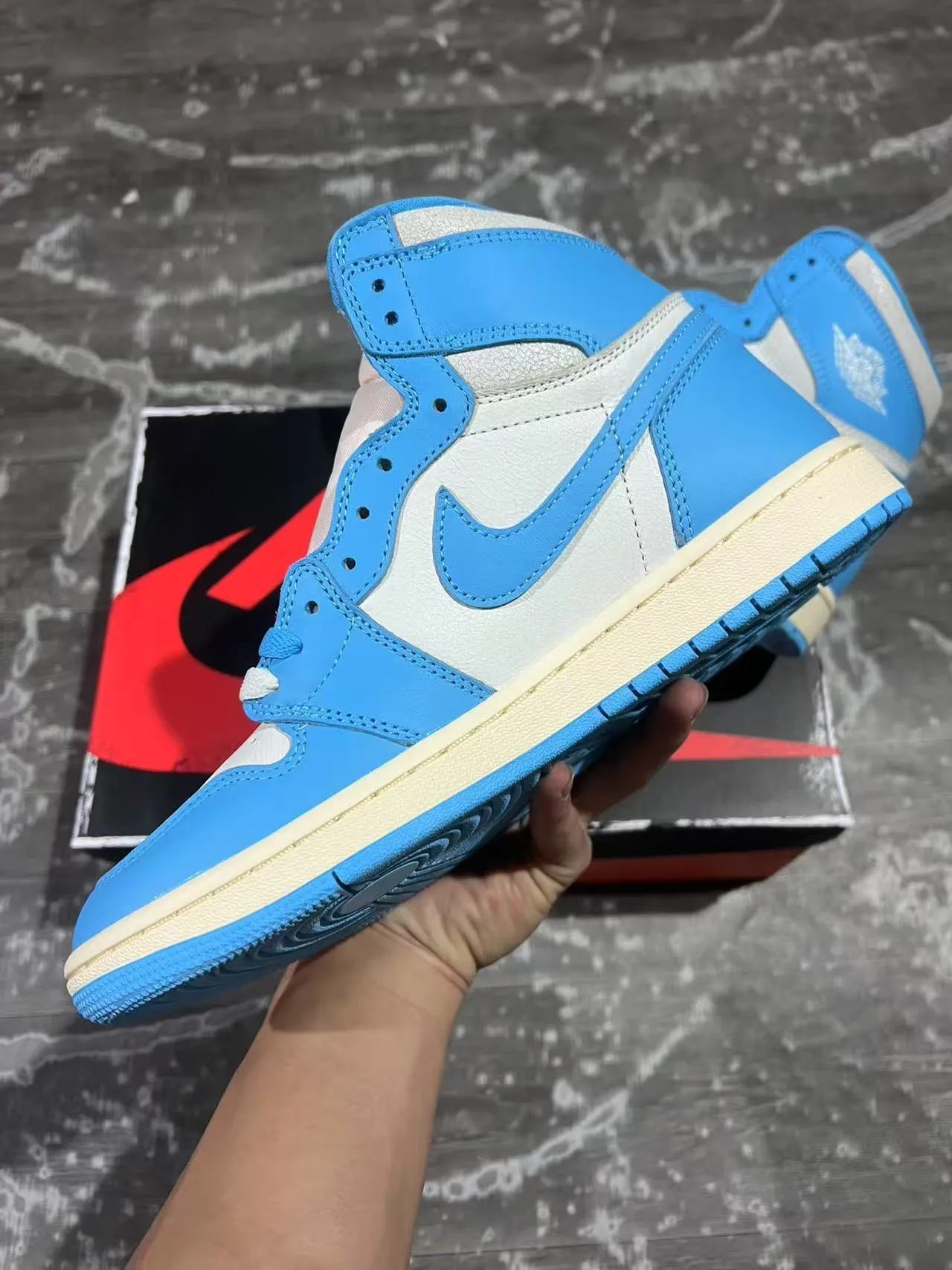 Air Jordan 1 Blue and White High-Top Basketball Shoes 5