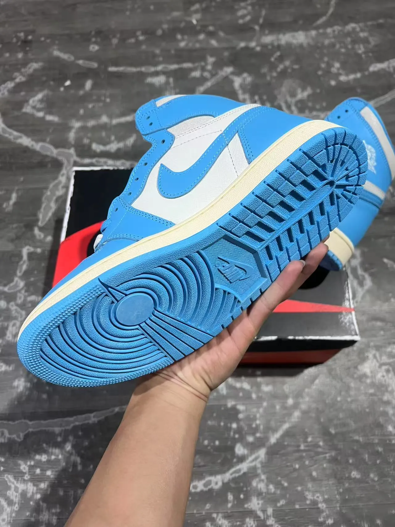 Air Jordan 1 Blue and White High-Top Basketball Shoes 6