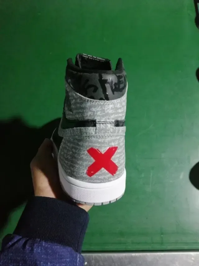 Air Jordan 1 Impression Graffiti Chaussures de Basket Hautes 4