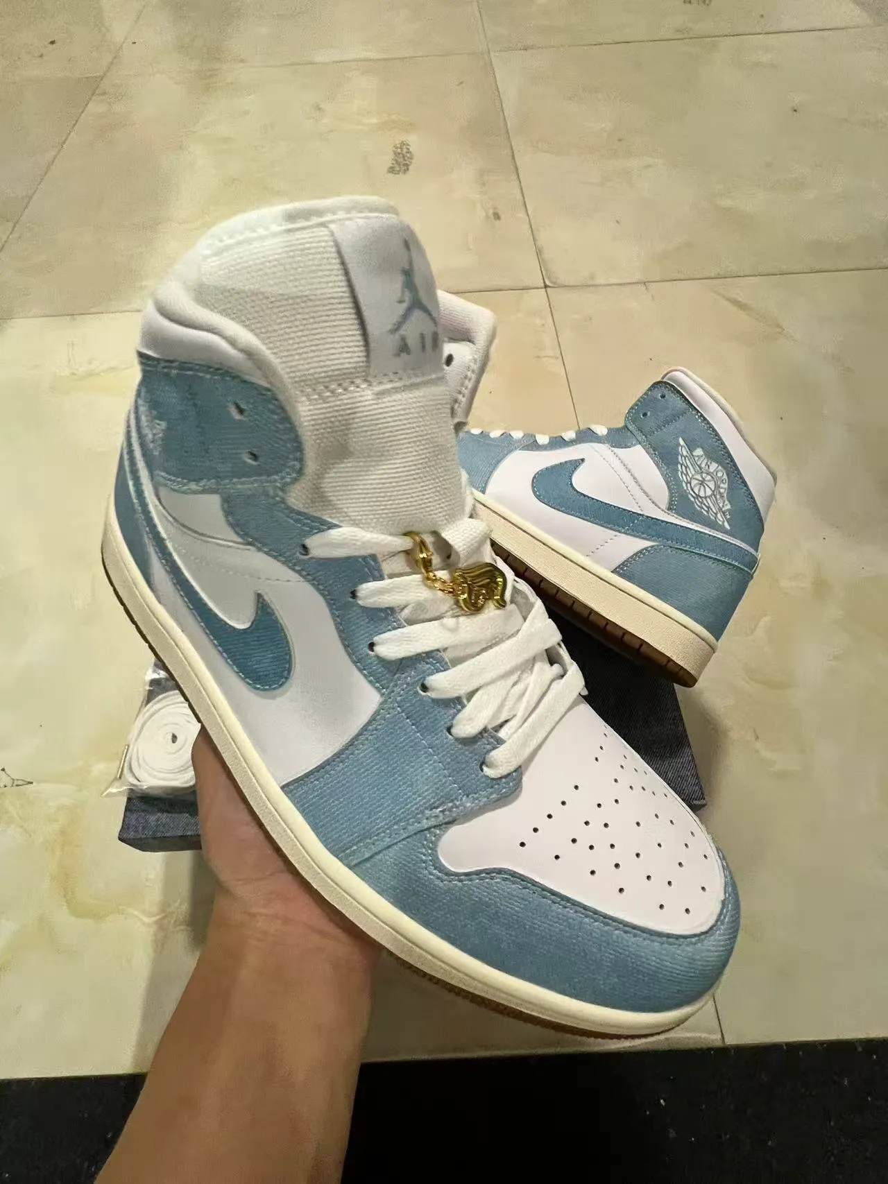 Air Jordan 1 High Denim-Textured Blue and White Basketball Shoes 2