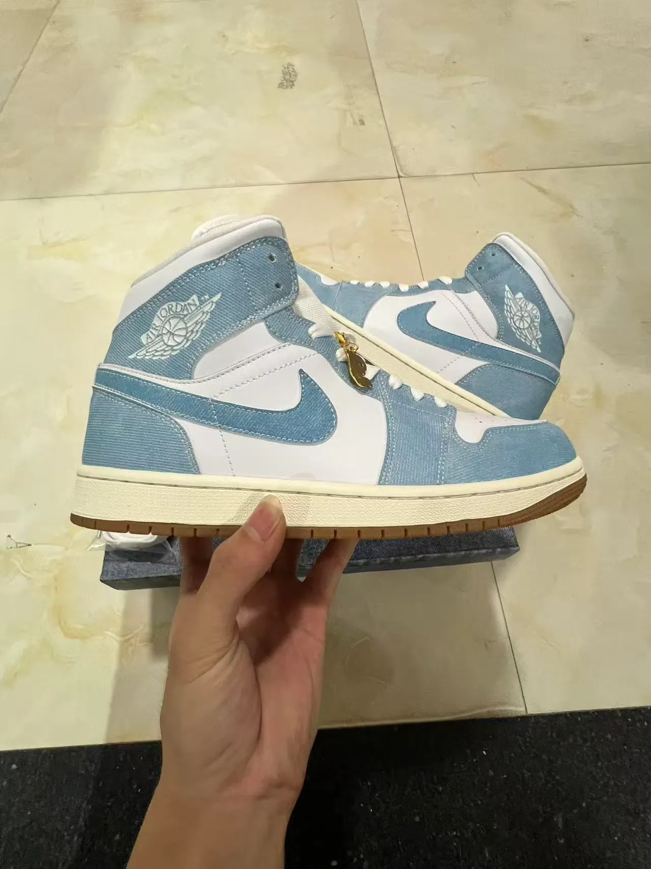 Air Jordan 1 High Denim-Textured Blue and White Basketball Shoes 7