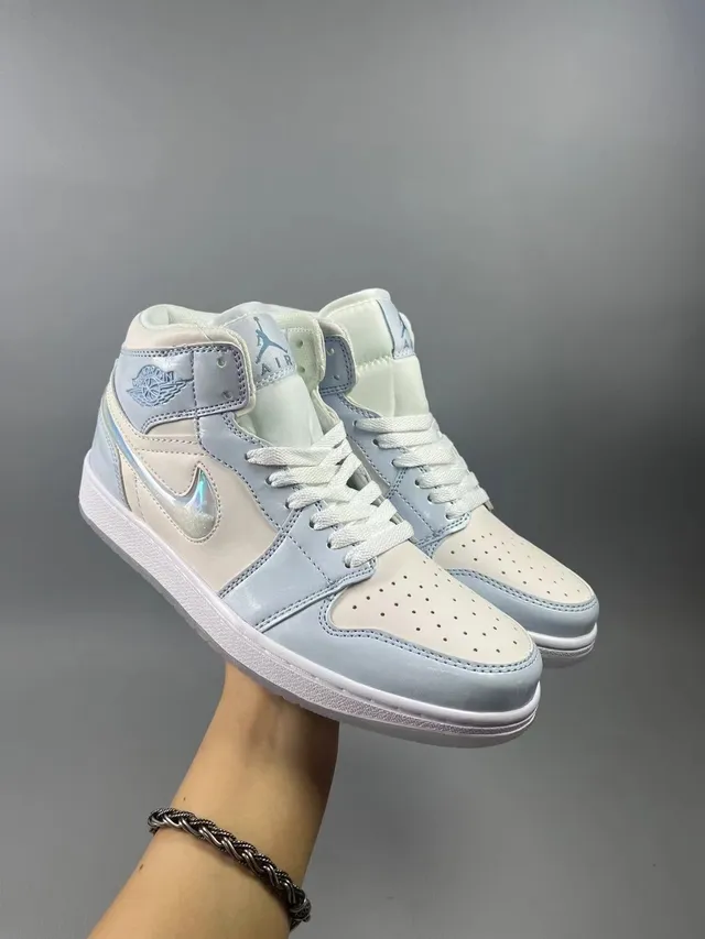 Air Jordan 1 High Tênis de Basquete Azul Patent Iridiscente 2