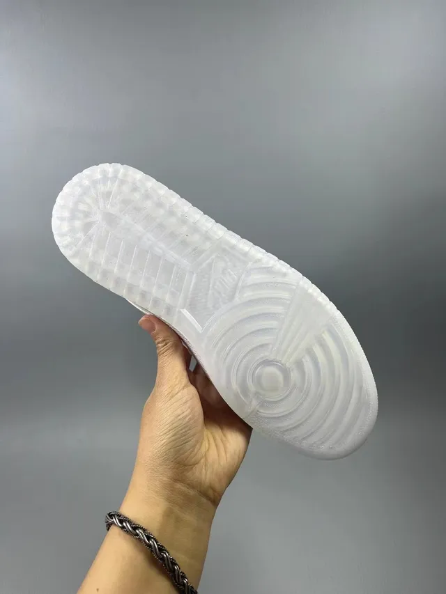 Air Jordan 1 High Tênis de Basquete Azul Patent Iridiscente 3