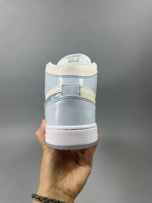 Air Jordan 1 High Tênis de Basquete Azul Patent Iridiscente 4