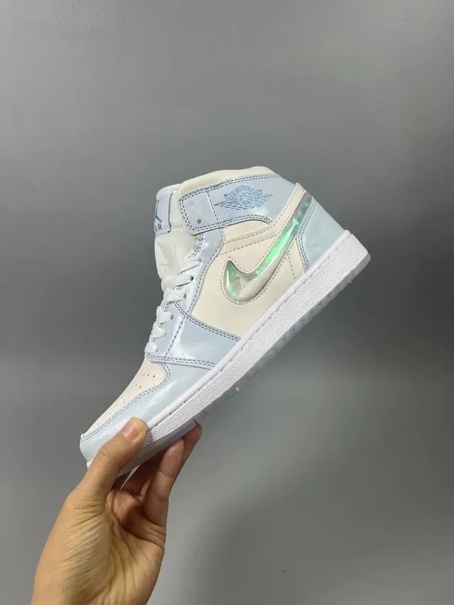 Air Jordan 1 High Tênis de Basquete Azul Patent Iridiscente 6