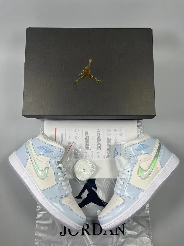 Air Jordan 1 High Tênis de Basquete Azul Patent Iridiscente 9