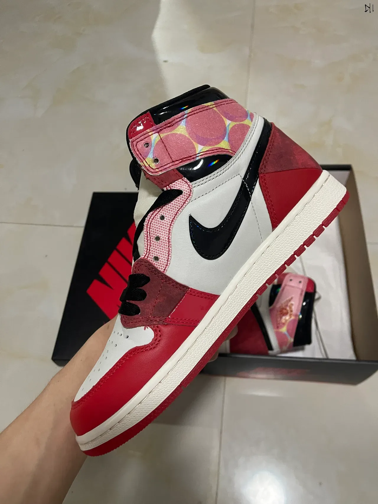 Air Jordan 1 High Multi-Material أحمر أبيض أسود أحذية كرة السلة 4