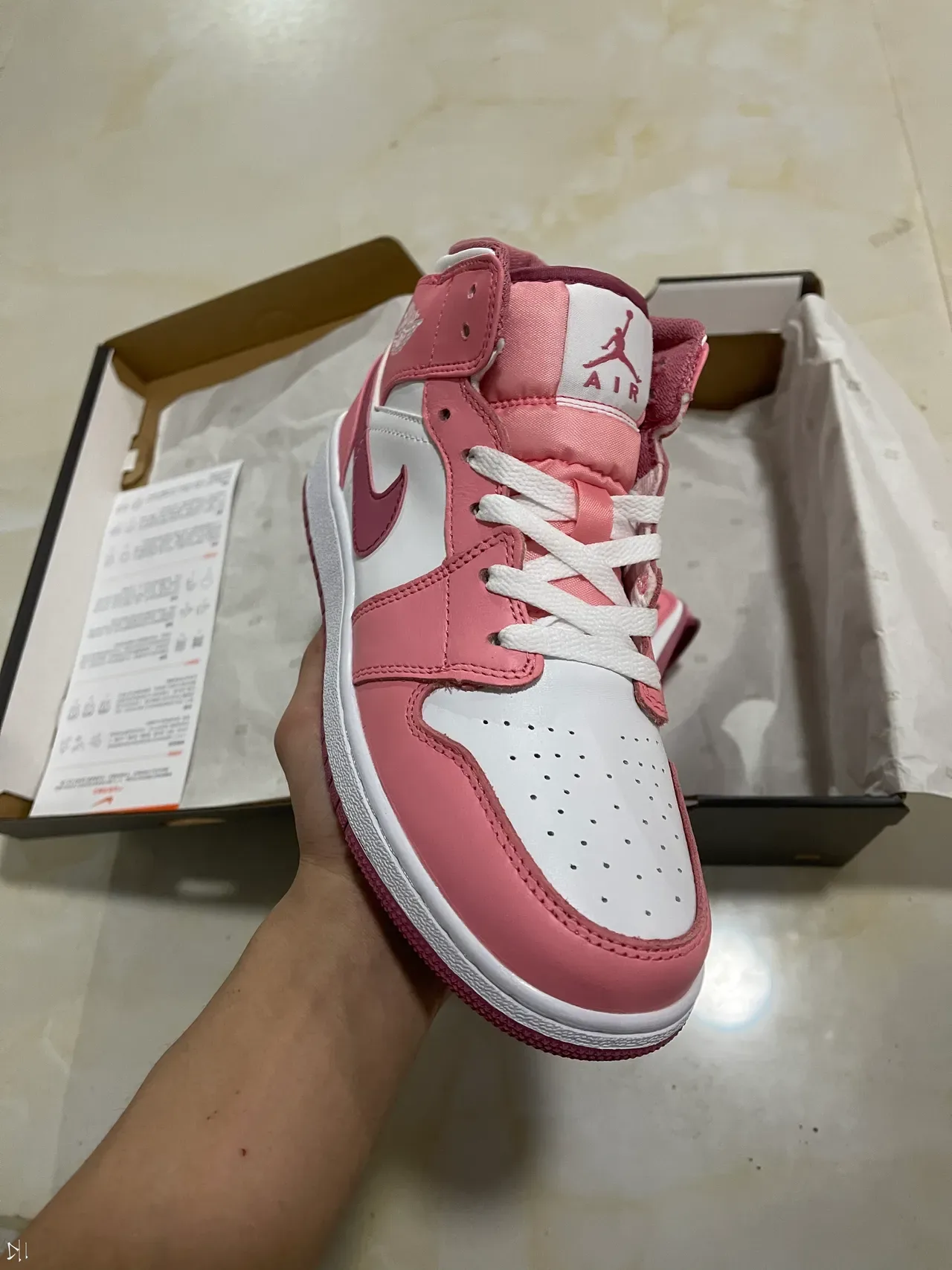 Air Jordan 1 High Chaussures de Basketball Rose et Blanc 2