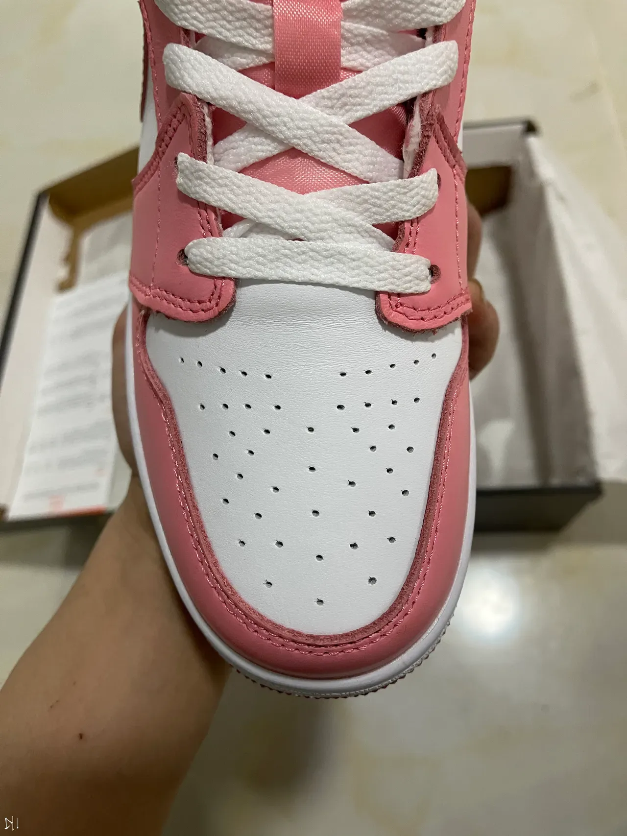 Air Jordan 1 High Chaussures de Basketball Rose et Blanc 3
