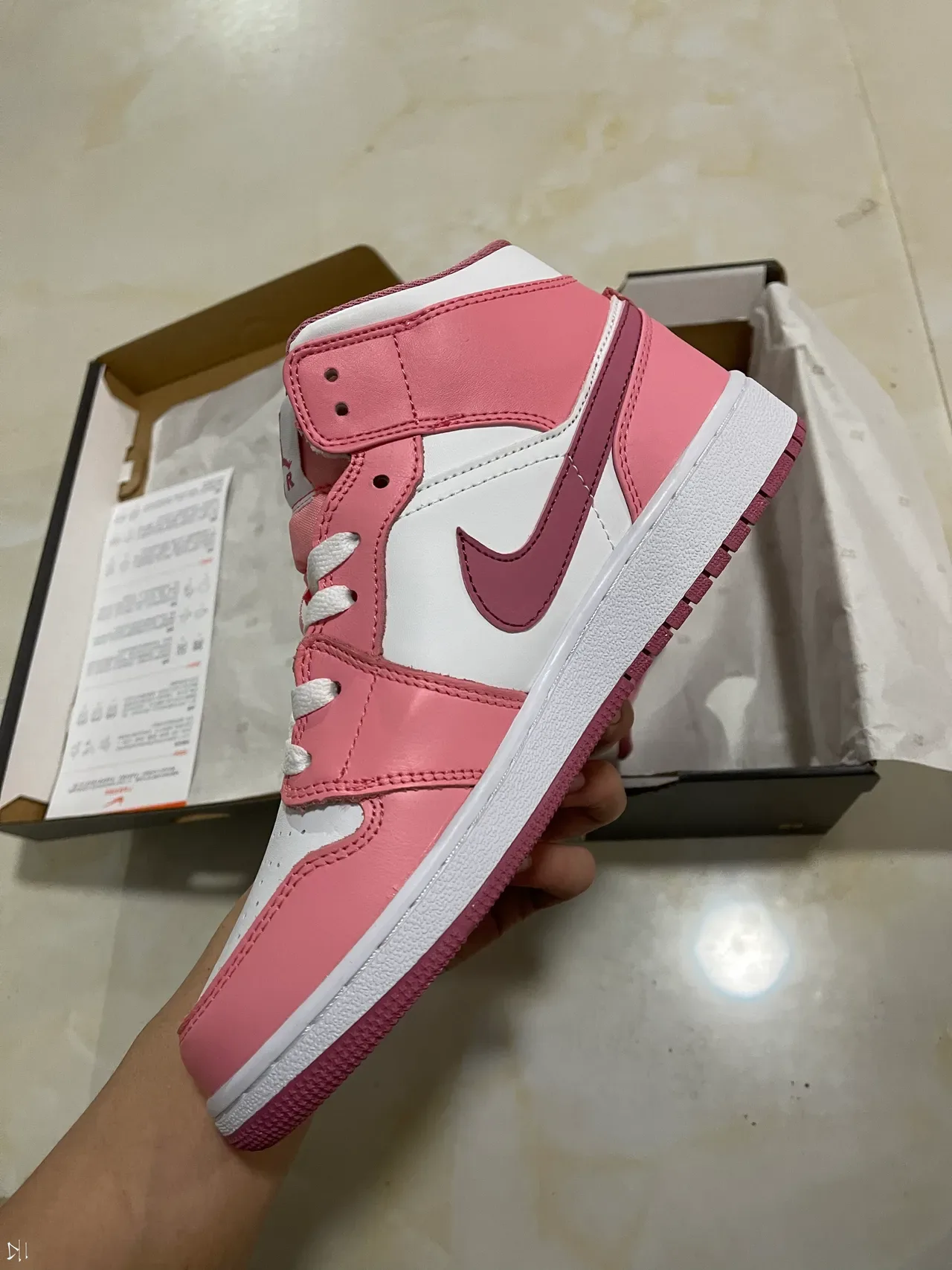 Air Jordan 1 High Chaussures de Basketball Rose et Blanc 5